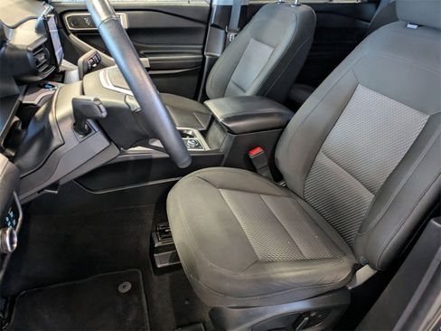 Used 2023 Ford Explorer XLT image 15