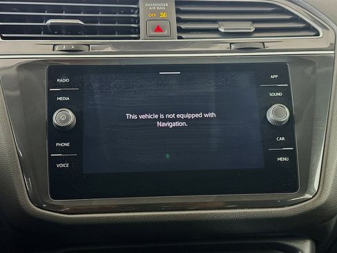 Used 2024 Volkswagen Tiguan SE image 21