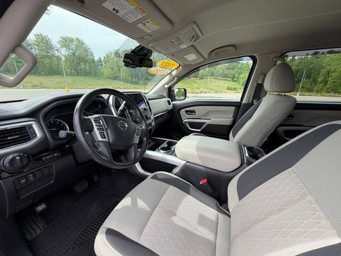 Used 2021 Nissan Titan SV w/ SV Convenience Package AWD/4WD image 6