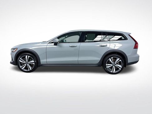 Used 2026 Volvo V60 B5 Cross Country Plus w/ Protection Package Premier AWD/4WD image 3