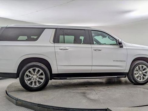 Used 2023 Chevrolet Suburban Premier image 9