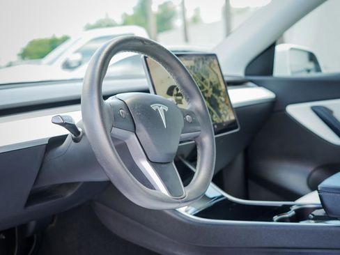 Used 2020 Tesla Model Y Long Range AWD/4WD image 9