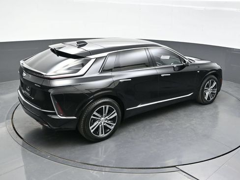 Certified 2024 Cadillac Lyriq Luxury AWD/4WD image 32