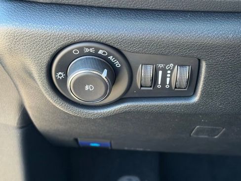 New 2026 Chrysler Pacifica Select w/ S Appearance Package FWD image 21