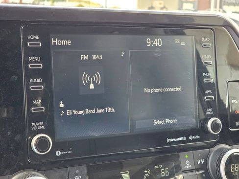 Used 2022 Toyota Highlander XLE AWD/4WD image 22