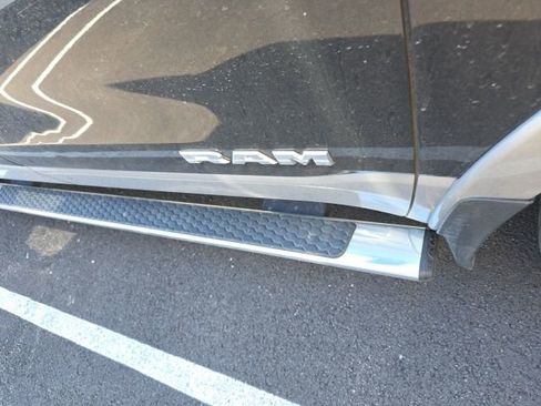 Used 2019 RAM 1500 Laramie AWD/4WD image 12