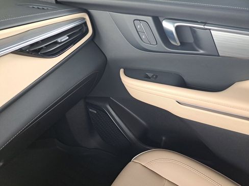 Certified 2025 Buick Enclave Preferred image 31