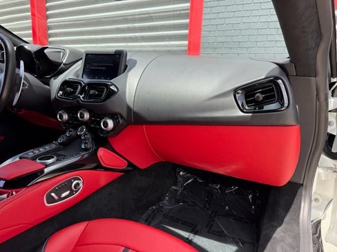 Used 2023 Aston Martin V8 Vantage Coupe RWD image 30