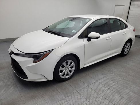 Used 2021 Toyota Corolla LE FWD image 2