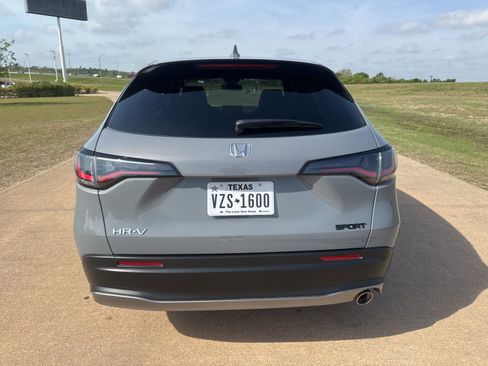 Used 2025 Honda HR-V Sport image 4