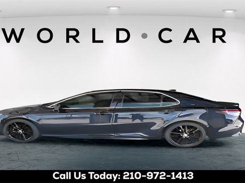 Used 2022 Toyota Camry XSE image 4