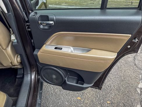 Used 2014 Jeep Compass Latitude image 30