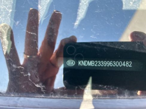 Used 2009 Kia Sedona LX image 7