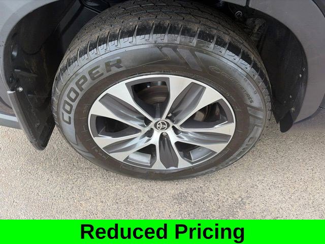 Used 2020 Toyota Highlander XLE AWD/4WD image 47
