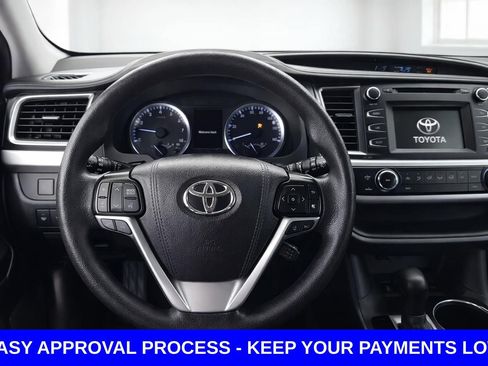 Used 2019 Toyota Highlander LE FWD image 11