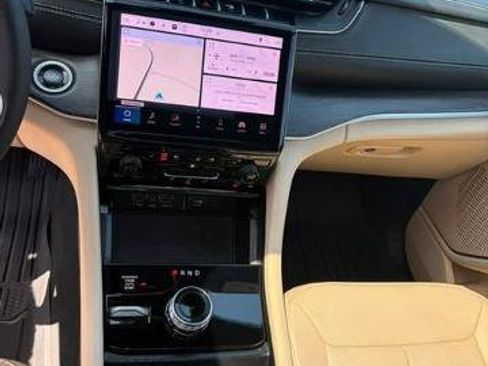 Used 2025 Jeep Grand Cherokee L Limited w/ Luxury Tech Group II AWD/4WD image 10