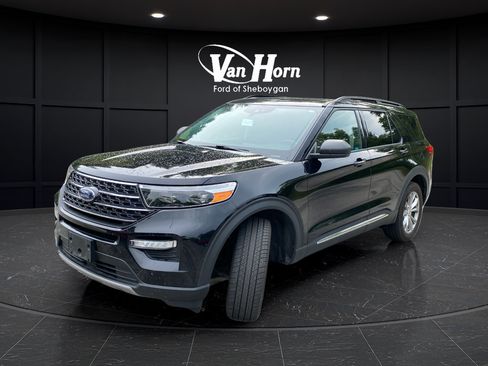 Used 2020 Ford Explorer XLT w/ Equipment Group 202A AWD/4WD image 3
