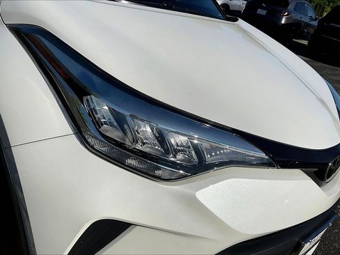Used 2022 Toyota C-HR XLE FWD image 30