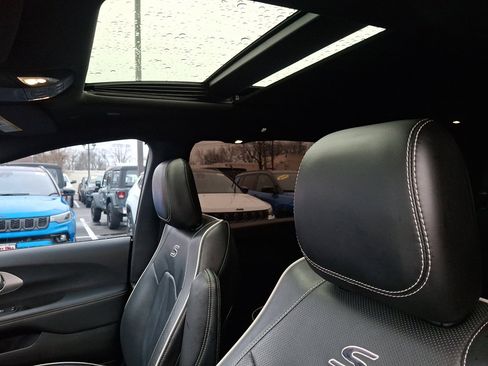 Used 2023 Chrysler Pacifica Limited w/ S Appearance Package image 24