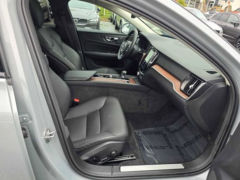 Certified 2025 Volvo V60 B5 Cross Country Plus image 11