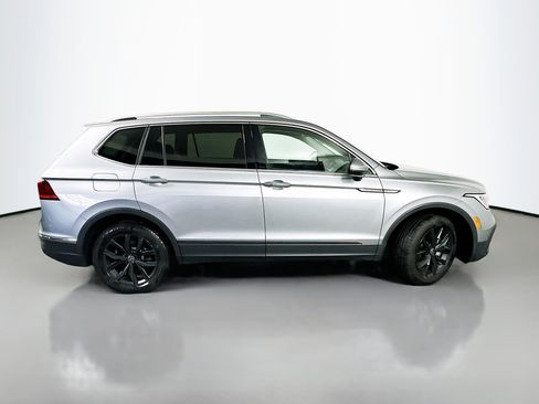 Used 2024 Volkswagen Tiguan SE w/ Panoramic Sunroof Package AWD/4WD image 8