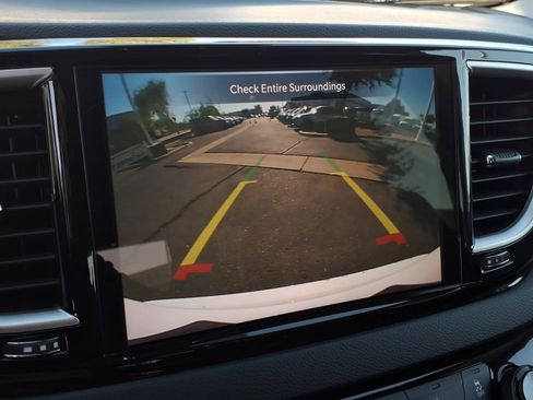Used 2024 Chrysler Pacifica Touring-L FWD image 20