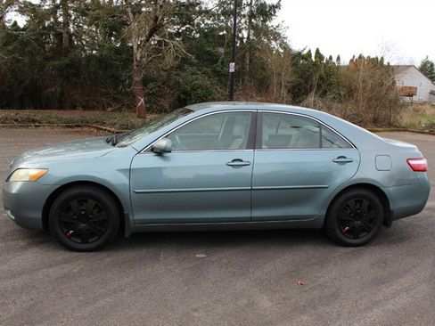 Used 2009 Toyota Camry LE FWD image 7