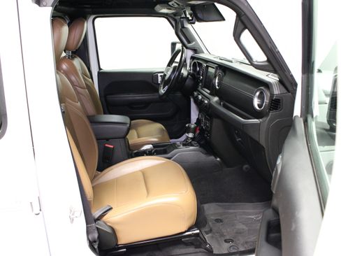 Used 2022 Jeep Wrangler Unlimited Sahara w/ Cold Weather Group AWD/4WD image 15