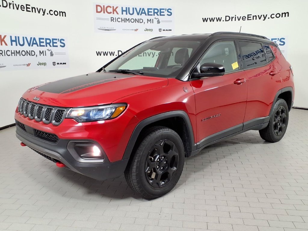 Used 2023 Jeep Compass Trailhawk AWD/4WD image 1