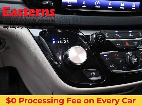Used 2023 Chrysler Pacifica Touring-L FWD image 13
