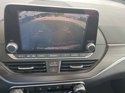 Used 2024 Nissan Altima 2.5 SV image 14