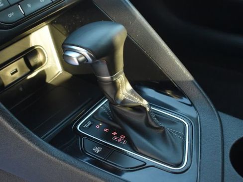 Used 2022 Kia Niro EX image 22