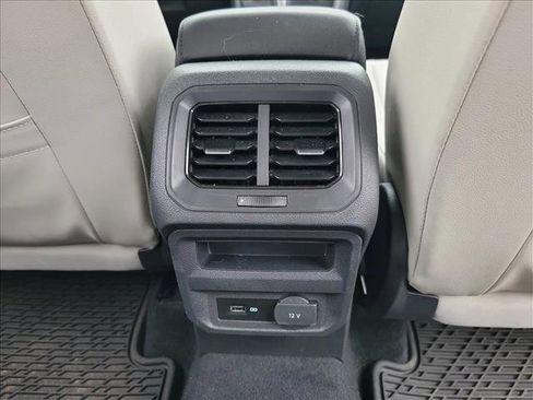 Used 2020 Volkswagen Tiguan SE image 17