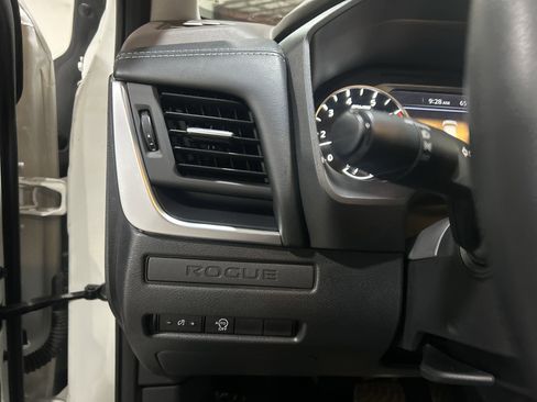 Used 2023 Nissan Rogue S AWD/4WD image 19