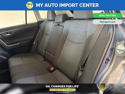 Used 2025 Toyota RAV4 XLE AWD/4WD image 24