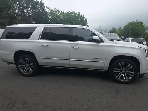 Used 2018 GMC Yukon XL Denali w/ Denali Ultimate Package AWD/4WD image 3