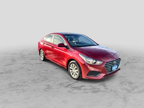 Used 2022 Hyundai Accent SE image 2