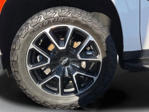 Used 2024 Chevrolet Tahoe RST w/ Luxury Package AWD/4WD image 31