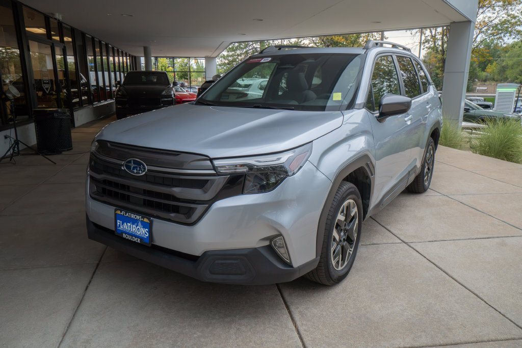 Used 2025 Subaru Forester Premium AWD/4WD image 3