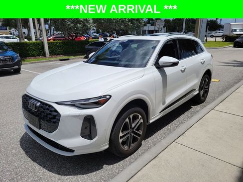 Certified 2025 Audi Q5 Premium w/ Convenience Package AWD/4WD image 2
