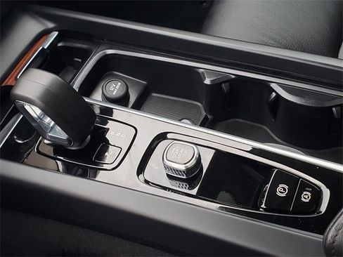 Certified 2025 Volvo V60 B5 Cross Country Plus image 25