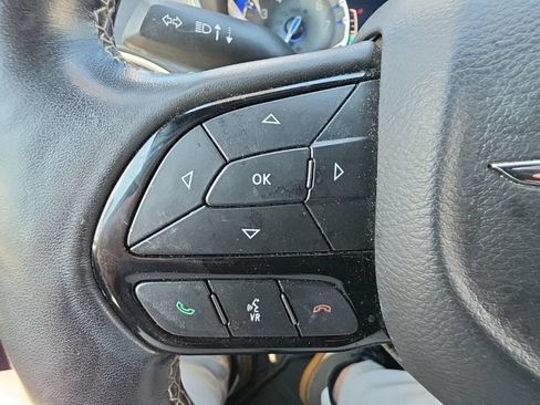 Used 2020 Chrysler Pacifica Touring-L w/ Advanced Safetytec Group FWD image 29