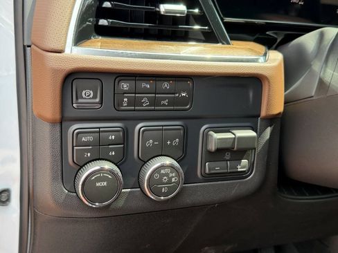New 2026 Chevrolet Tahoe High Country w/ Sun And Tow Package AWD/4WD image 13