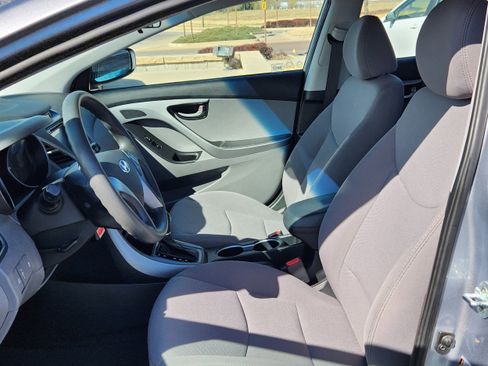 Used 2015 Hyundai Elantra SE FWD image 8