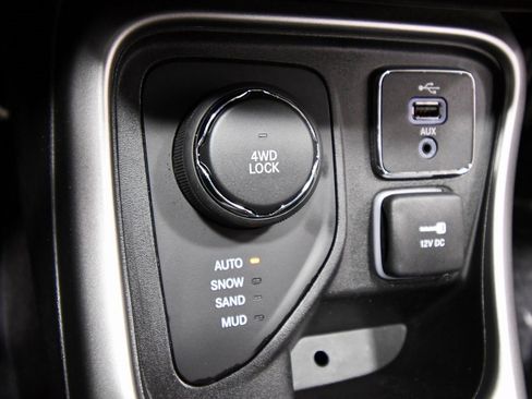 Used 2018 Jeep Compass Latitude w/ Cold Weather Group image 26