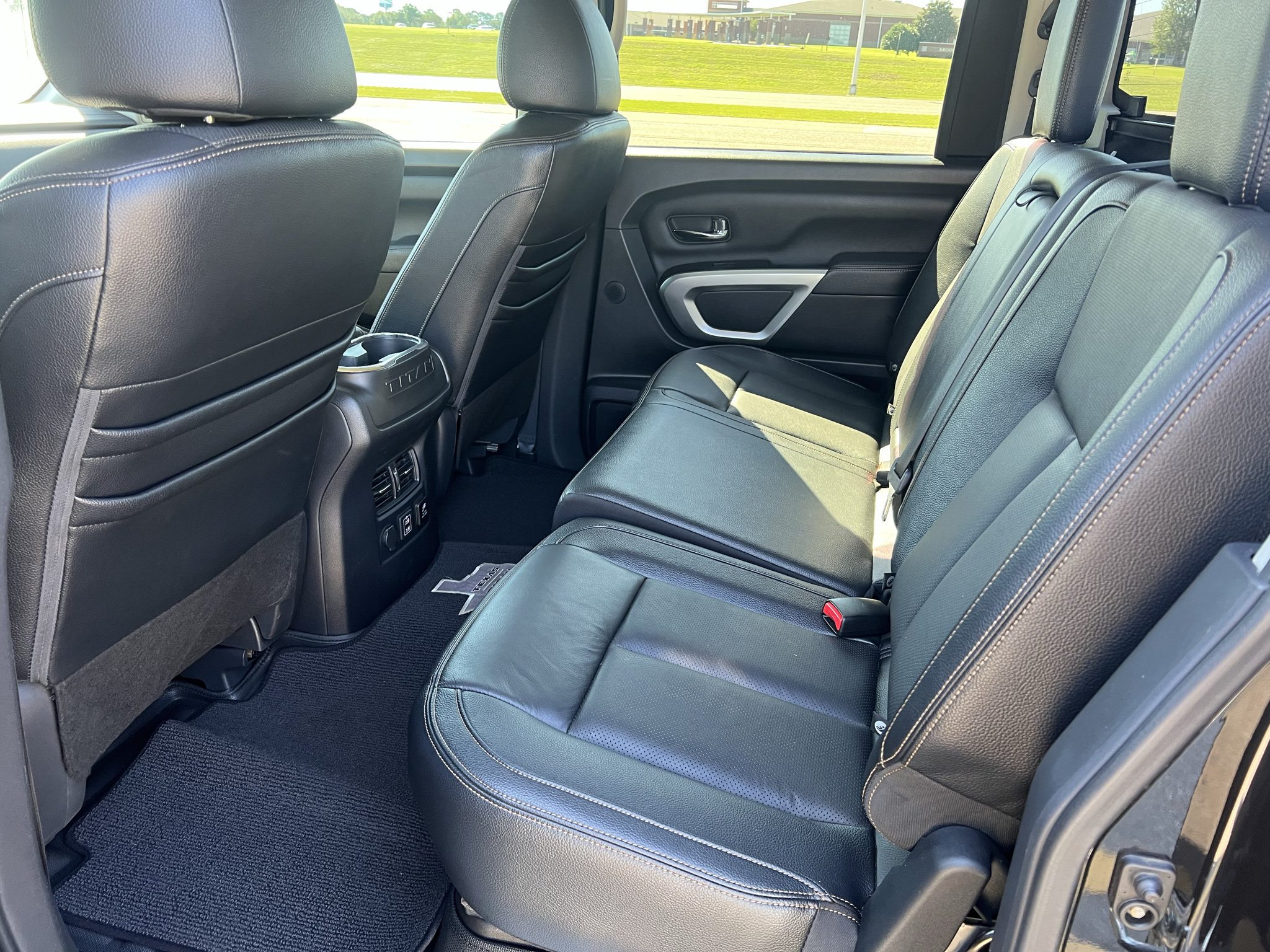 Used 2019 Nissan Titan SL w/ Chrome Package AWD/4WD image 20