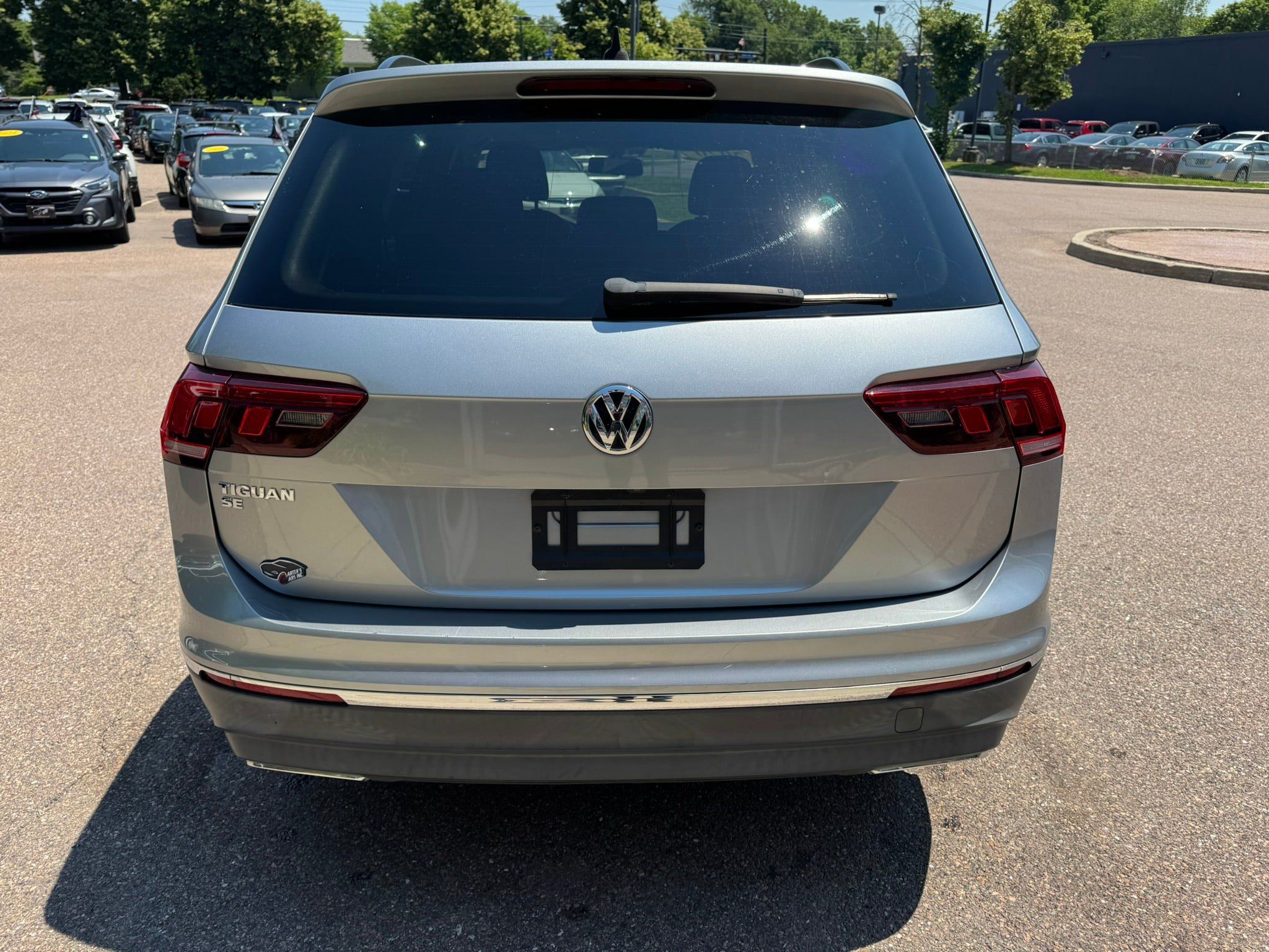 Used 2020 Volkswagen Tiguan SE w/ Panoramic Sunroof Package FWD image 5