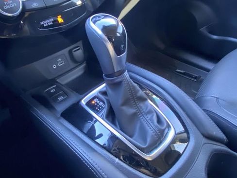 Used 2020 Nissan Rogue SL w/ Premium Package image 25