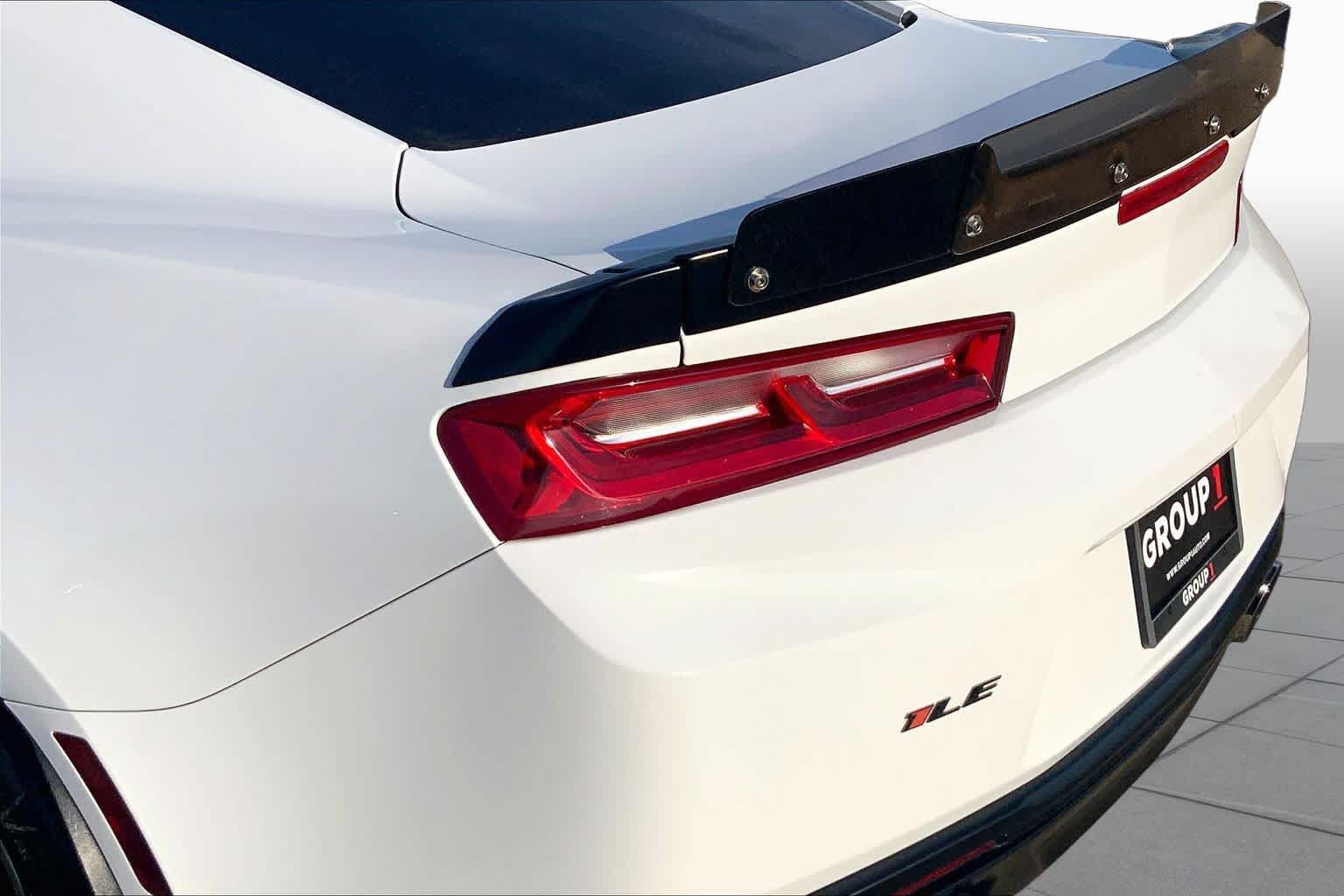 Used 2018 Chevrolet Camaro SS RWD image 28
