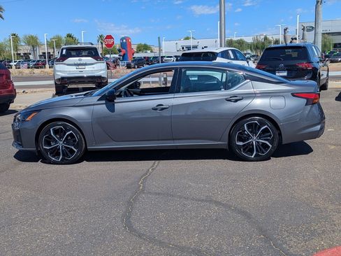 Certified 2025 Nissan Altima 2.5 SR image 3